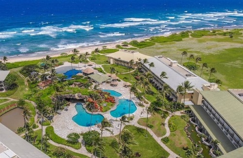 Hanamaulu Condo | Ocean View Room at Beachfront Resort with Scenic Waterfalls