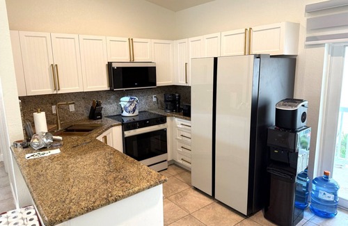 Alice Town Condo | Experience Oceanfront Elegance in a 2-Bedroom Penthouse