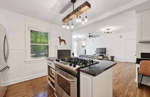 Barton Heights House | Perfect Retreat at The Urban Shade with Family Amenities