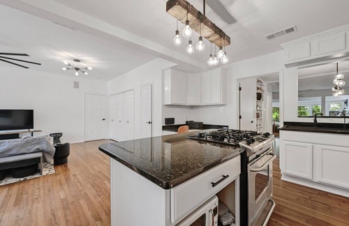Barton Heights House | Perfect Retreat at The Urban Shade with Family Amenities