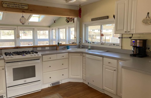 Hampton House | Discover Hampton, NH: Family-Friendly with Breakfast Included