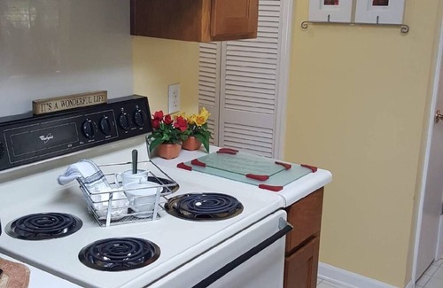 Savannah Cottage | Experience Tybee Island & Historic Savannah - Guest Rated 9.8