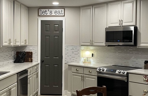Gainesville House | Experience Belle Haven Cottage: Waterfront Retreat at Lake Lanier