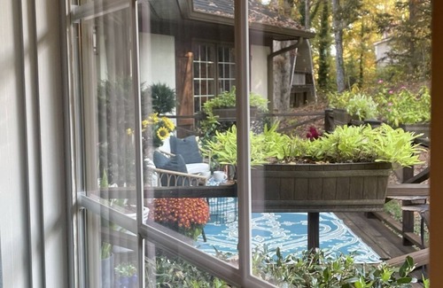 Gainesville House | Experience Belle Haven Cottage: Waterfront Retreat at Lake Lanier