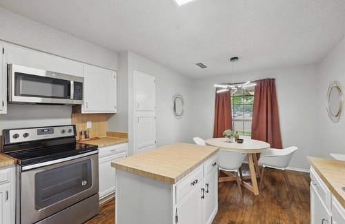 Garland House | Best of Garland | Pool, Cinema Rm, BBQ (3BD/2.5BA)