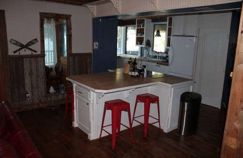 Cotton Gin Cabin | Top Lake Limestone Getaway: Family Fun & Water Activities
