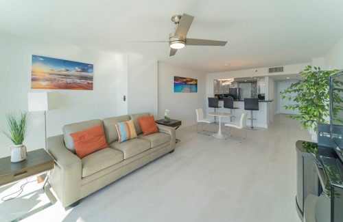 Edgewater Condo | Discover Miami with Free Yacht Cruise and Great Amenities