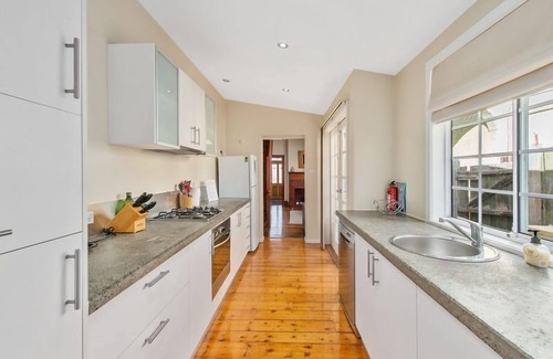 Hobart Central Business District House | Discover Hobart: A Blend of Heritage and Modern Comfort