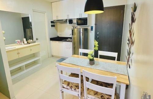 Puerto Princesa City Centre Hotel | Deluxe Princesa 1BR Studio with Pool & Balcony Near PPC