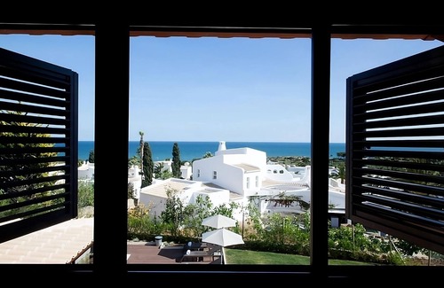 Albufeira Hotel | Top Spot in Albufeira with Beach Access and Great Amenities