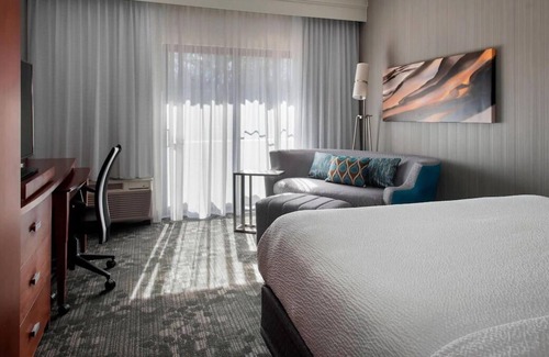 Mahwah House | Best Place to Stay in Mahwah! Onsite Pool, Free Parking, Pets Allowed