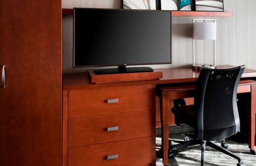 Mahwah House | Best Place to Stay in Mahwah! Onsite Pool, Free Parking, Pets Allowed