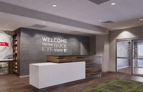 Tigard House | Best Place to Stay in Tigard! Indoor Pool, Free Full Breakfast and Parking
