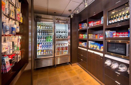 Durham Hotel | Relaxing Retreat: Pool, Free Parking & Pet-Friendly Units
