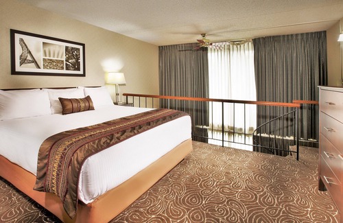 Wilburton Hotel | Relax in a Pet-Friendly Oasis with Pool and Ocean Views