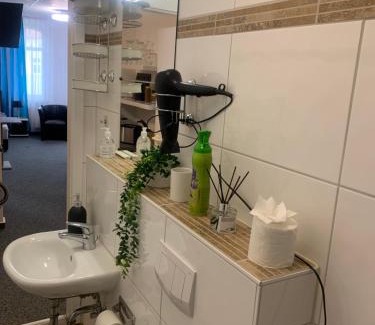 Wittenberge Apartment | Best Preis City Apartment Stadtzentrum Wittenberge Modernes Ambiente max 2 Personen Einzelbetten voll ausgestattet mit Prime und WLAN