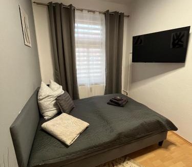 Wittenberge Apartment | Best Preis Stadtperle 1- Stadtzentrum Wittenberge Modernes Ambiente max 3 Personen Einzelzimmer voll ausgestattet mit MagentaTV, WLAN, Waschmaschine