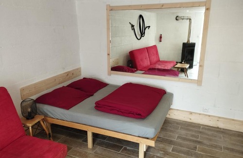 Mouthier-Haute-Pierre Cabin | Budget-Friendly Getaway at L'ANN'EXE for 4 Guests