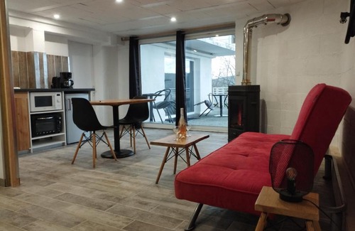 Mouthier-Haute-Pierre Cabin | Budget-Friendly Getaway at L'ANN'EXE for 4 Guests