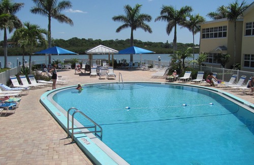 Indian Shores Condo | Bright Oceanfront Condo at Barefoot Beach Resort - 9.8/10