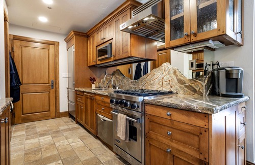 Highlands Townhomes Condo | Experience McCoy Peak Lodge: Ski-In/Ski-Out Gem with Spa