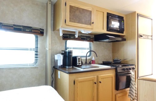Hillside Other | Cozy RV-Studio Near NYC with Free Parking & Hot Tub