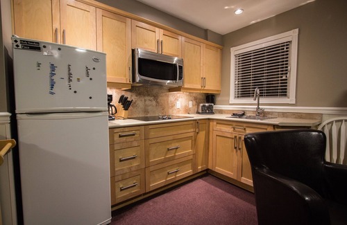 Silver Star Mountain Ski Chalet | Premier Ski-In/Ski-Out Suite with Spa & Pet-Friendly Amenities