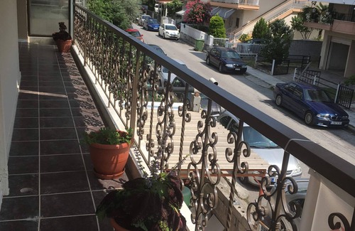 Katerini House | Prime Location in Katerini: Just Moments from Town Center