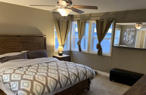 Sicamous Condo | Best vacation spot in Sicamous on the Shuswap, 25 ft boat slip included