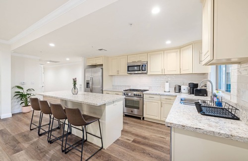 Lamanda Park Apartment | Budget-Friendly 2B2B Hotel in Pasadena with Breakfast