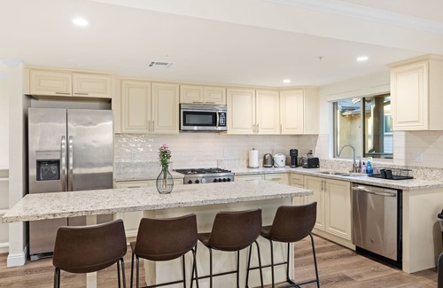 Lamanda Park Apartment | Budget-Friendly 2B2B Hotel in Pasadena with Breakfast