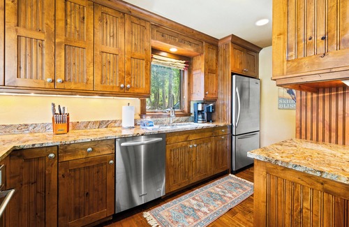 Vail House | Unbeatable Vail Escape: Private Hot Tub & Free Shuttle!