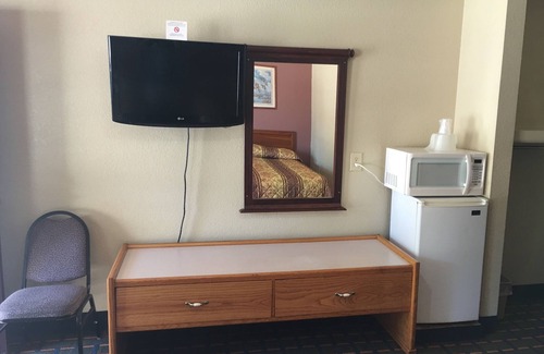 Marianna Hotel | Budget-Friendly Best Value Inn Motel in Sandusky with Breakfast