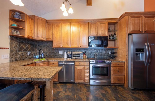 Wildernest House | Best Value: Private Hot Tub, Pet Friendly, Game/TV Room, Sauna, Fireplace