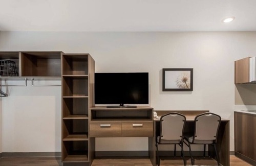 Moreno Valley Hotel | Budget-Friendly Retreat: Modern Units with Full Kitchen!