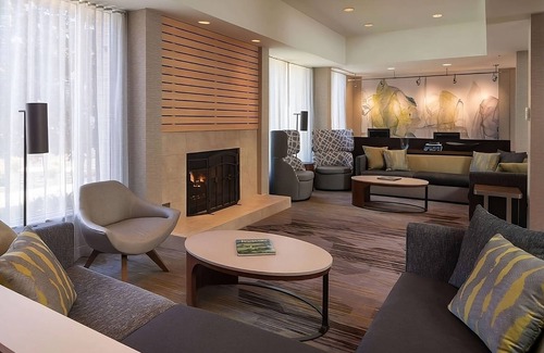 Pleasant Hill Hotel | Budget-Friendly Stay Near Coco Island & Walden Park!