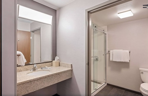 Pleasant Hill Hotel | Budget-Friendly Stay Near Coco Island & Walden Park!