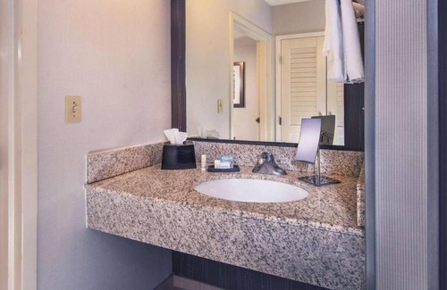 Bethlehem Hotel | Budget-Friendly Comfort with Indoor Pool & Pet-Friendly Units