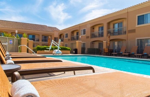 Camarillo Hotel | Enjoy Quality Stays Near Camarillo Premium Outlets