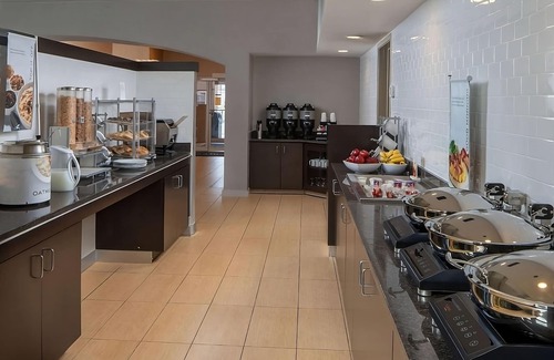 Fairfax Apartment | Pet-Friendly Comfort with Free Breakfast and Parking!
