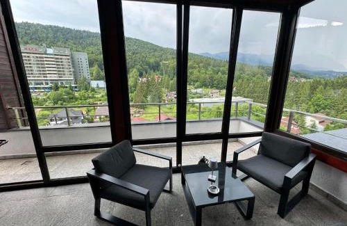 Sinaia Apartment | Scenic Apartment with Parking & Child-Friendly Amenities