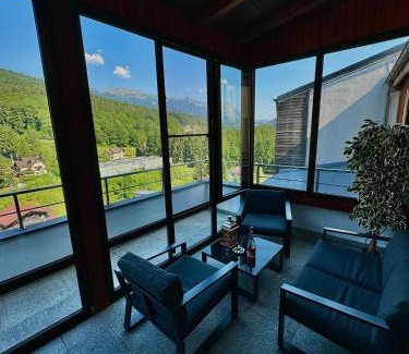 Sinaia Apartment | Scenic Apartment with Parking & Child-Friendly Amenities