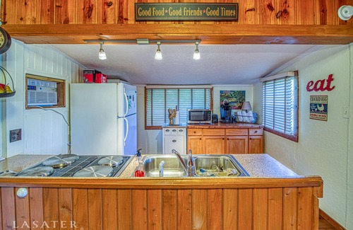 Jasper Cabin | Scenic Ozarks Cabin with Grand Canyon Views & Pet-Friendly Stay