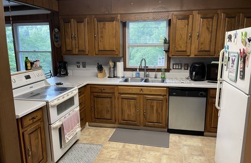 Bat Cave House | Secluded Retreat: 5 Minutes to Chimney Rock Village