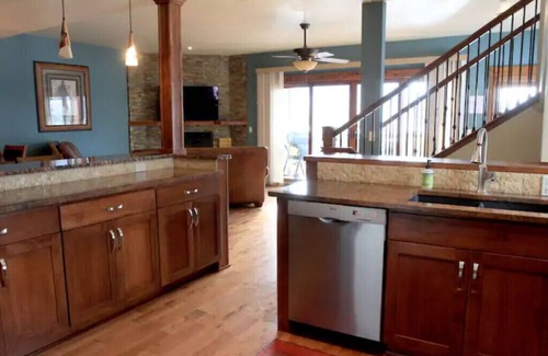 Glenwood Springs House | Unforgettable Glenwood Springs Stay with Hot Tub & Game Room