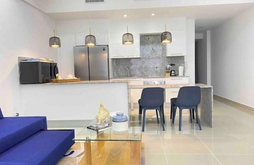 Villas Del Mar Apartment | Unmatched Views with Pool, Jacuzzi & Gym Amenities