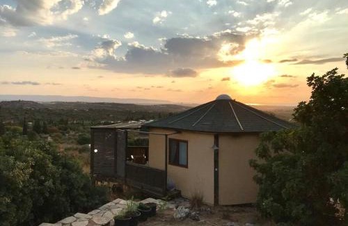 Klil Apartment | Scenic View Romantic Cabin in Eco Village Klil