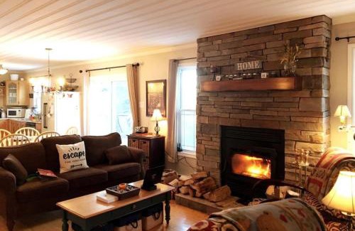 Brigus Junction House | Scenic Escape at Best View Wonderland - Cozy Cabin Retreat