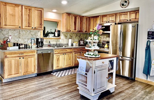 Dandridge House | Pet-Friendly Baxter Farmhouse: Top-Rated Smoky Mountain Retreat