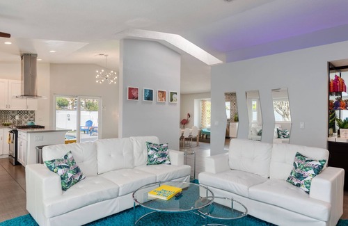 Racquet Club West House | Golden Girls-Themed Retreat: Pool, Spa & Unmatched Views!